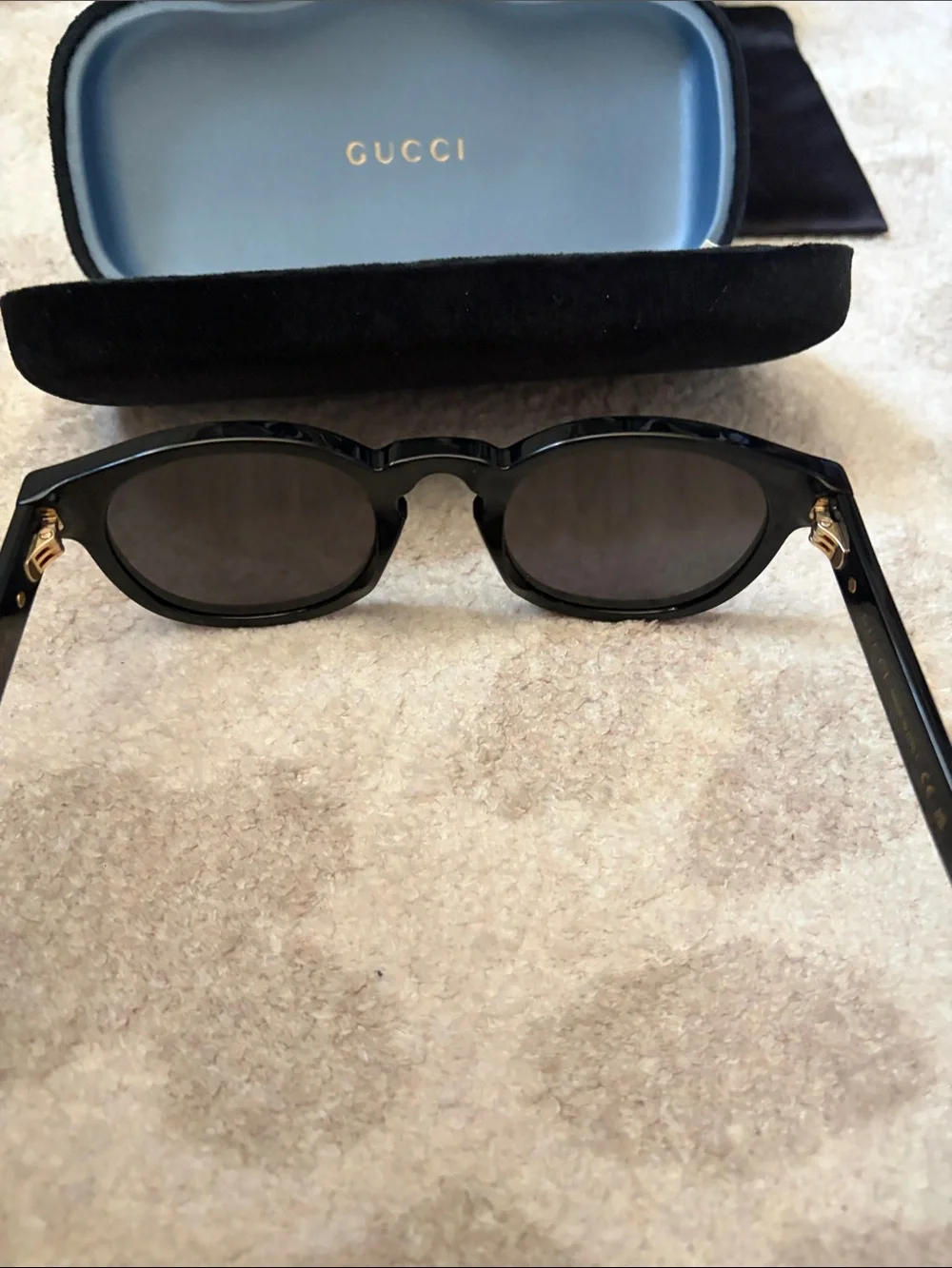 Gucci Black Round Sunglasses with Red-Green Stripe Accent - Picture 4 of 5
